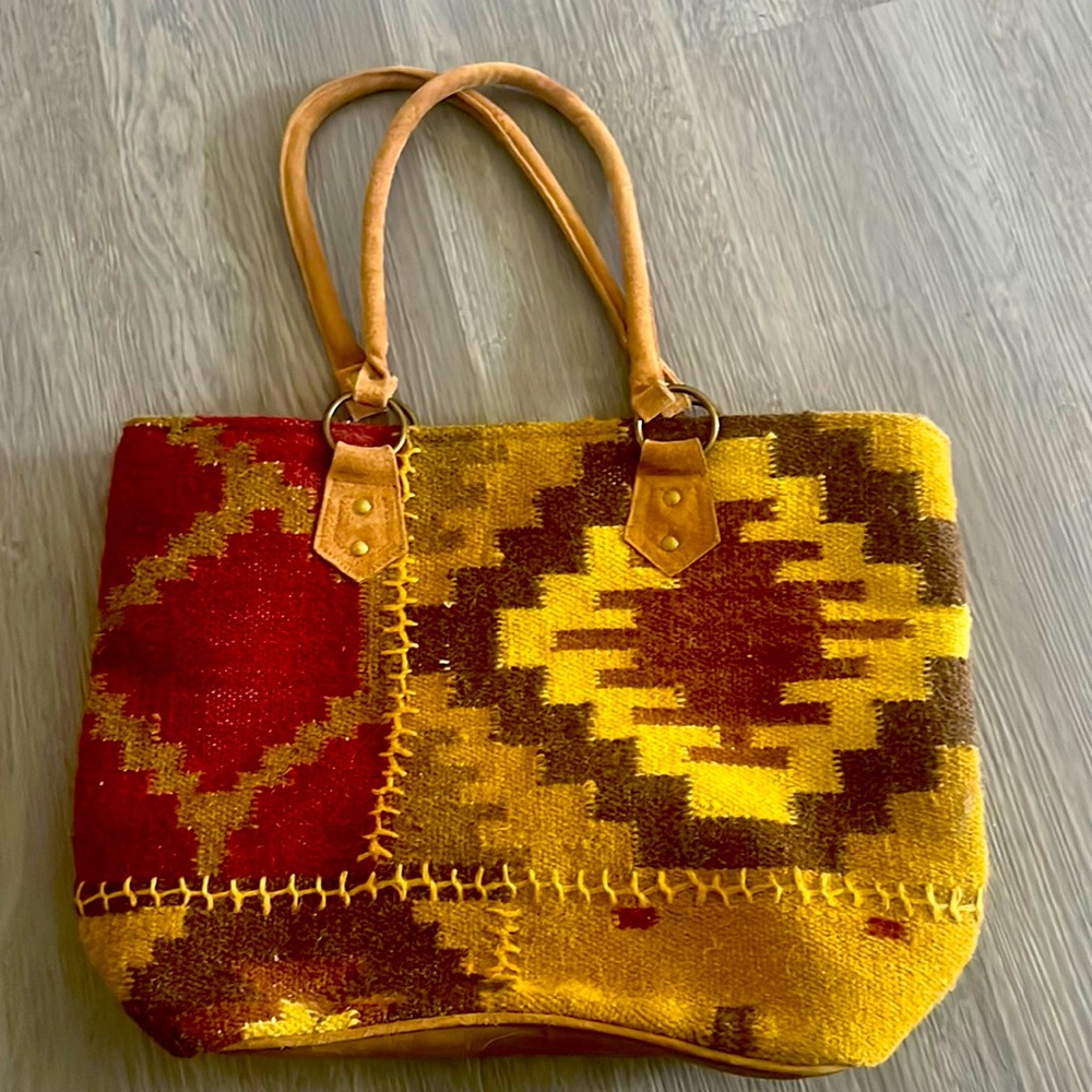 Large country chic travel bag.